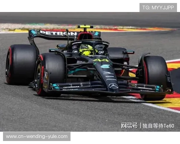 梅赛德斯与红牛赛季对决激烈，汉密尔顿能否再创辉煌